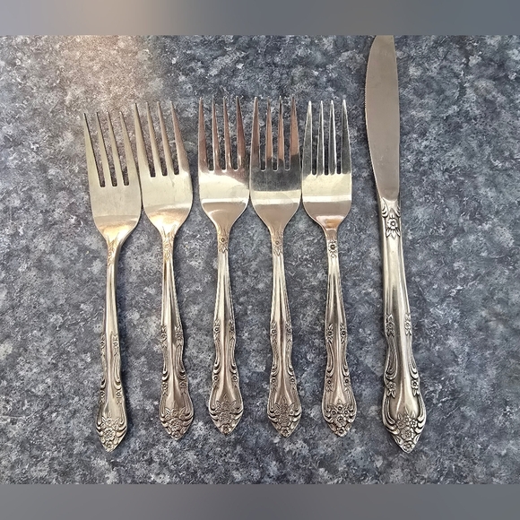 6 Vtg DREAM ROSE Rogers Stainless SALAD FORKS Knife Glossy Flatware Silverware - Picture 1 of 9